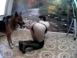 Amazing whore gets her asshole fucked by an animal